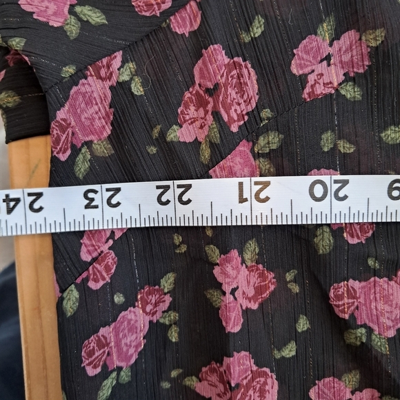 Torrid Womens Top Size 00 M/L Black Pink Floral Print Pullover Sheer New - Picture 9 of 10